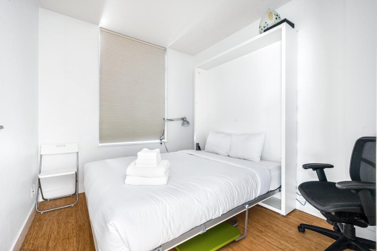 וונקובר Bright 2 Bedroom Condo Downtown With Free Parking מראה חיצוני תמונה
