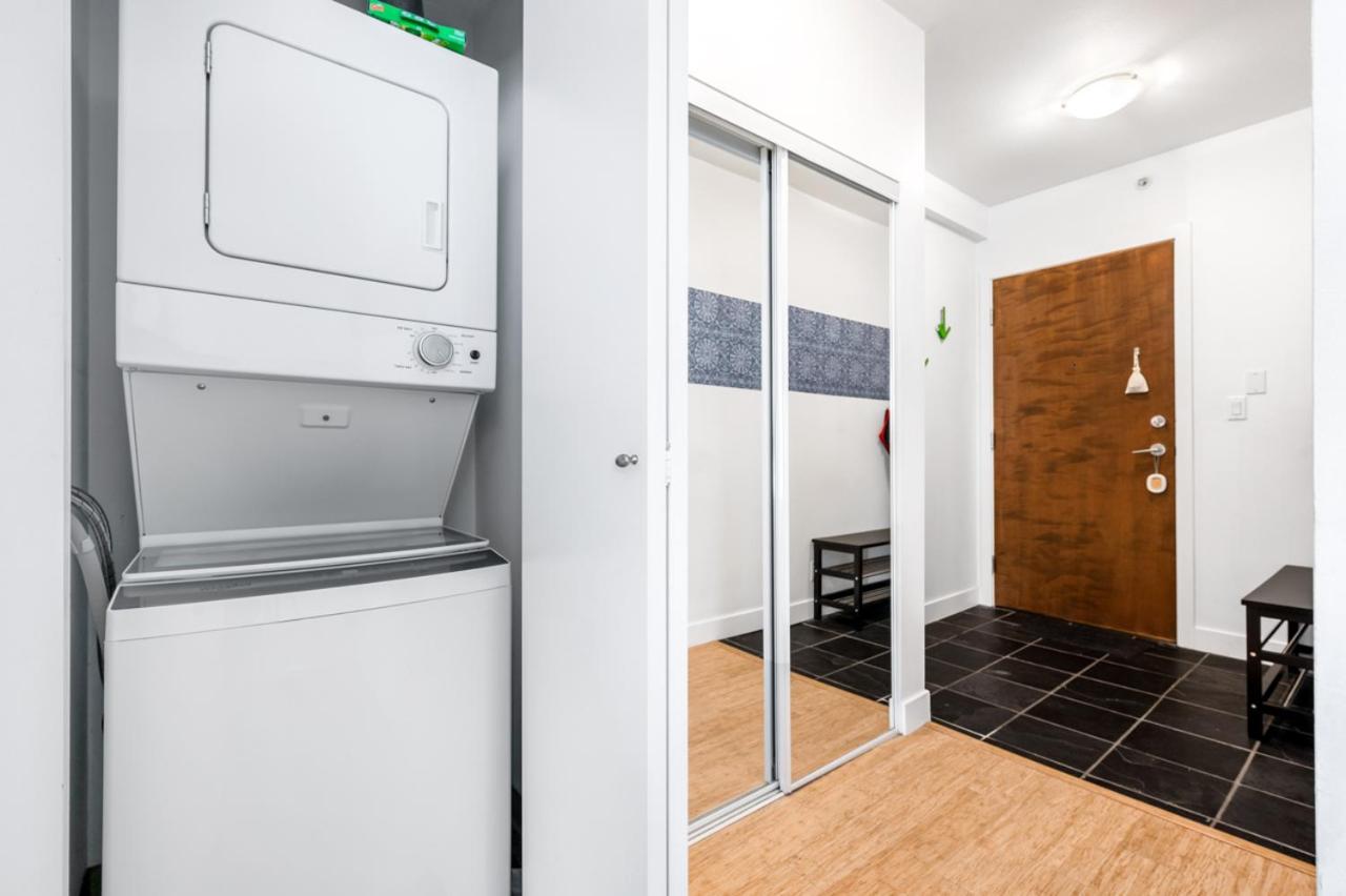 וונקובר Bright 2 Bedroom Condo Downtown With Free Parking מראה חיצוני תמונה